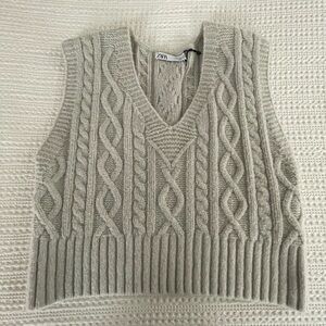 Zara Sweater Vest (Light Gray)